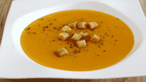 receta-crema-de-calabaza-con-nueces-y-picatostes