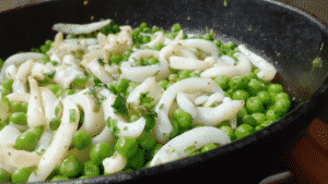 receta-sepia-con-guisantes